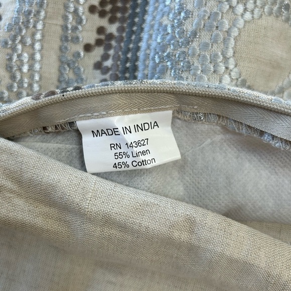 Kim Seybert pillow cover.  Linen blend. 25” square - Picture 7 of 10